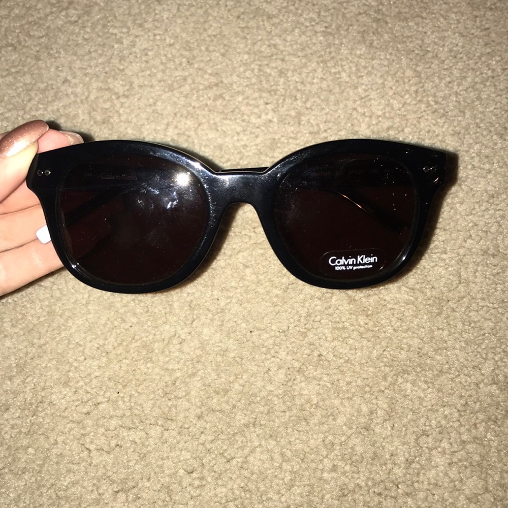Calvin Klein sunglasses - Picture 4 of 6